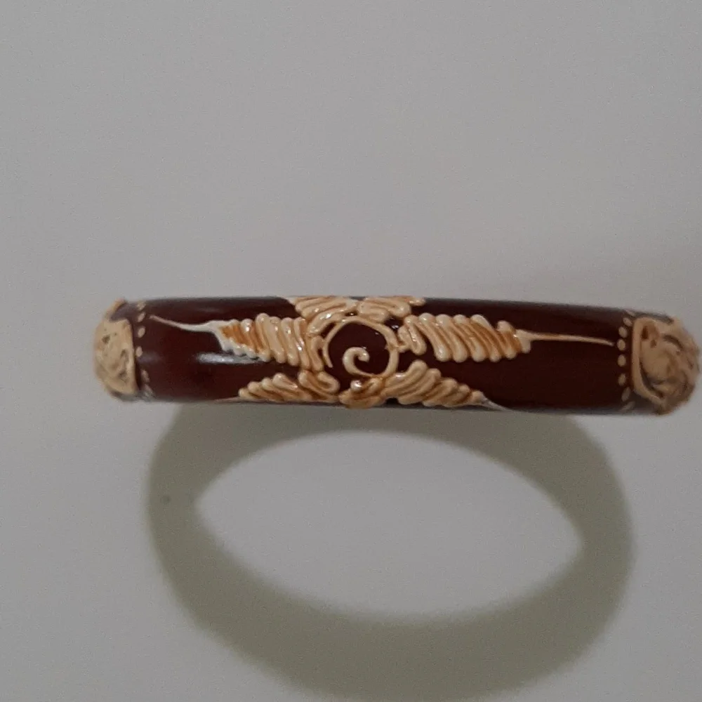 3 pieces of jewelry, 2 necklaces and a bracelet. - Picture 7 of 7